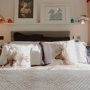 https://pop-art-spacious-home-for-6-near-olympic-park.brighton-hotels-england.com